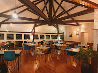 Atmosphère du Restaurant français Restaurant Chez nous à la plage à Saint-Jorioz - n°16