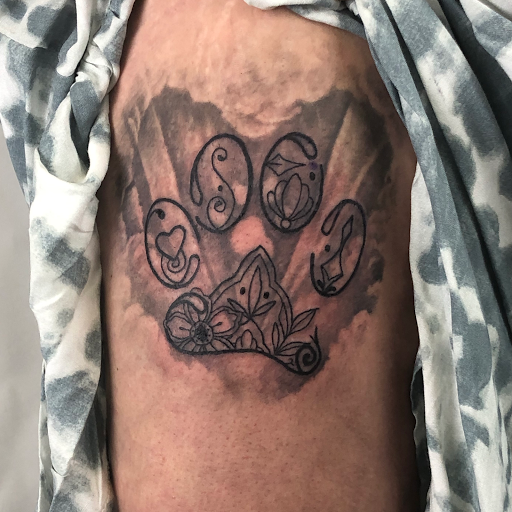 Explore women's collarbone tattoo ideas, creative tattoo ideas in Amsterdam, available at Spoken Hand Tattoo