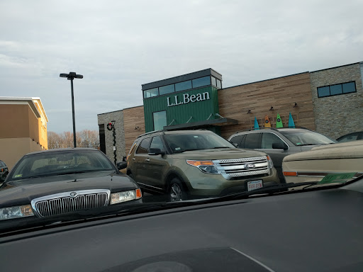 Clothing Store «L.L. Bean», reviews and photos, 200 Hillside Rd, Cranston, RI 02920, USA