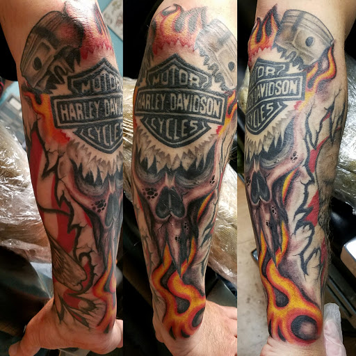 Tattoo Shop «Illustrator Tattoos», reviews and photos, 38505 Chestnut Ridge Rd, Elyria, OH 44035, USA