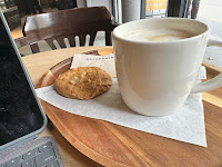 Café du Restaurant servant le petit-déjeuner Starbucks à Paris - n°1