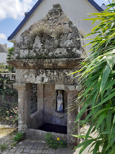 Fontaine de dévotion Notre-dame à Ploemel