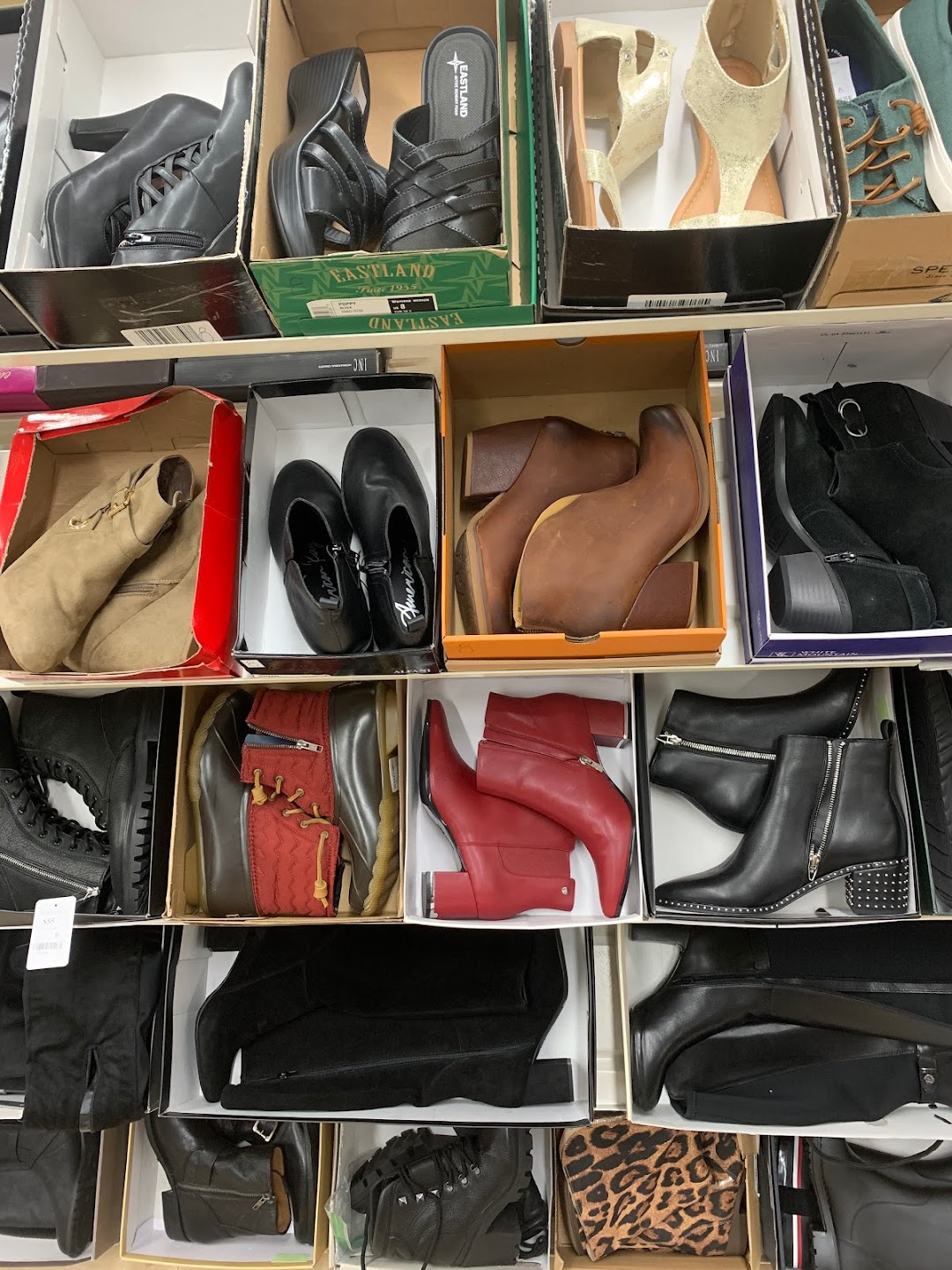 Warehouse Sale - Pop-Up Shoe Store