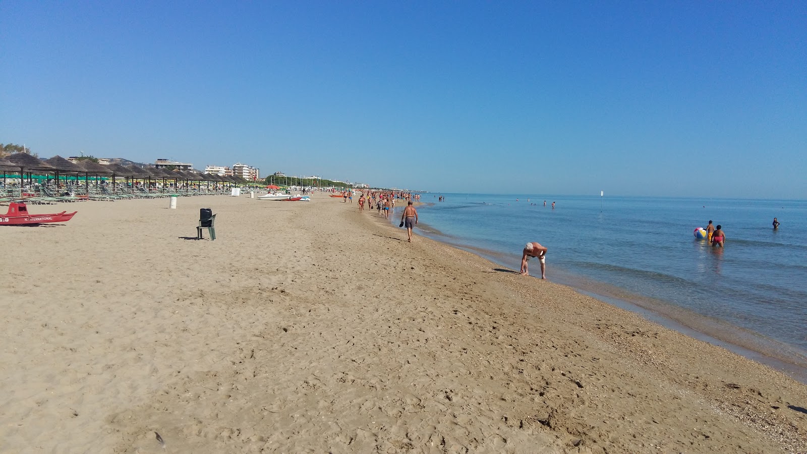 Foto von Spiaggia Tortoreto mit beiger sand Oberfläche