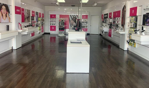 Cell Phone Store «T-Mobile», reviews and photos, 8265 W Sunrise Blvd, Plantation, FL 33322, USA