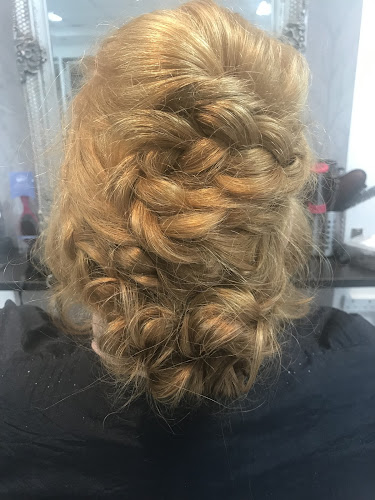 Comments and reviews of Gorgeous Salon - Hair & Beauty