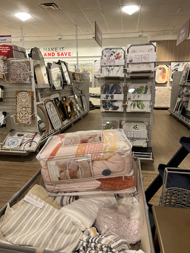 Department Store «HomeGoods», reviews and photos, 2715 W Market St #180, Fairlawn, OH 44333, USA