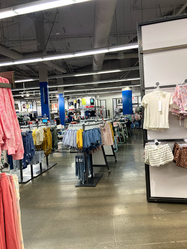 Clothing Store «Old Navy», reviews and photos, 634 Spectrum Center Dr, Irvine, CA 92618, USA