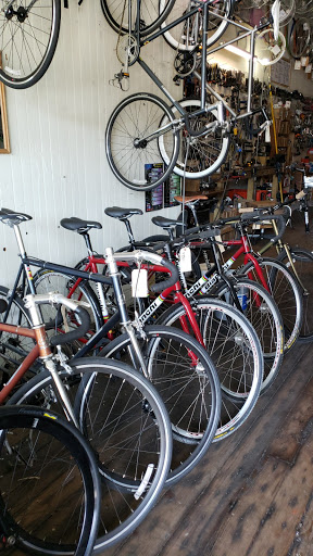 Bicycle Repair Shop «Bike Couriers Bike Shop», reviews and photos, 107 W Market St, Louisville, KY 40202, USA