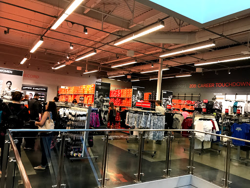 Sportswear Store «Columbia Sportswear Outlet Store», reviews and photos, 100 Citadel Dr #636, Commerce, CA 90040, USA