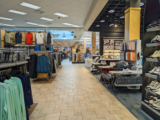 Sporting Goods Store «SCHEELS», reviews and photos, 17202 Davenport St, Omaha, NE 68118, USA