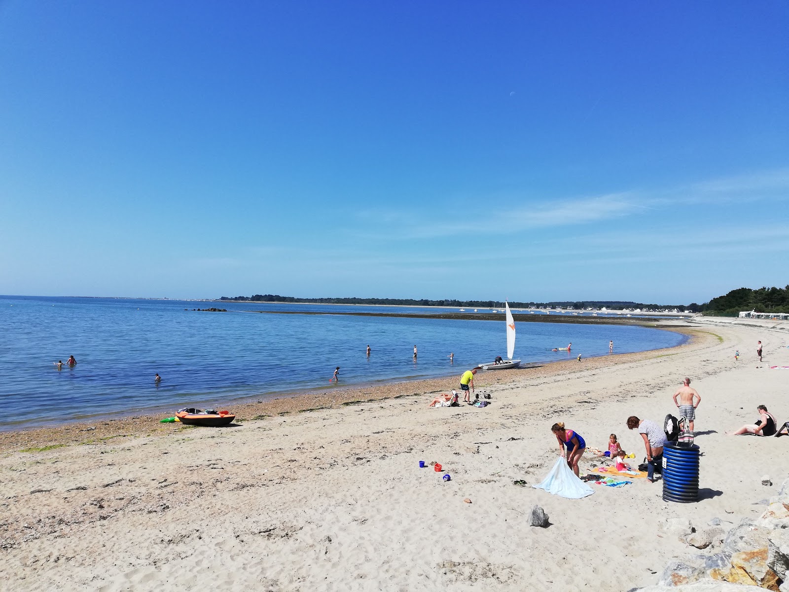 Plage de Rouvran'in fotoğrafı - rahatlamayı sevenler arasında popüler bir yer