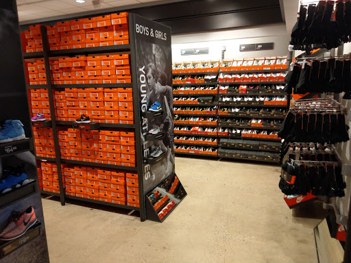 Clothing Store «Nike Factory Store», reviews and photos, 603 Stanley K Tanger Dr, Lancaster, PA 17602, USA