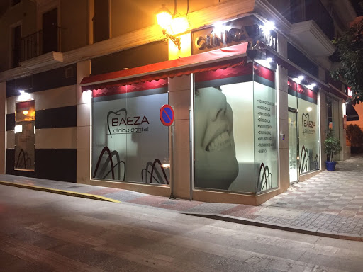 Clinica dental baeza en Fernán Núñez, Córdoba