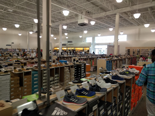 Shoe Store «DSW Designer Shoe Warehouse», reviews and photos, 11531 Fountains Dr, Maple Grove, MN 55369, USA