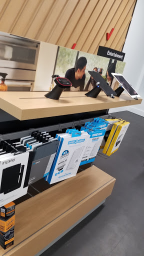 Cell Phone Store «Verizon Authorized Retailer - Wireless Zone», reviews and photos, 139 Elm St, New Canaan, CT 06840, USA