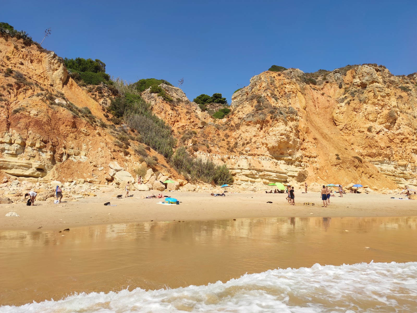 Foto van Praia do Canavial met hoog niveau van netheid