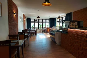 Restauracja Domu Pielgrzyma "W Sosnowym Gaju" Hotel Obiad Noclegi image
