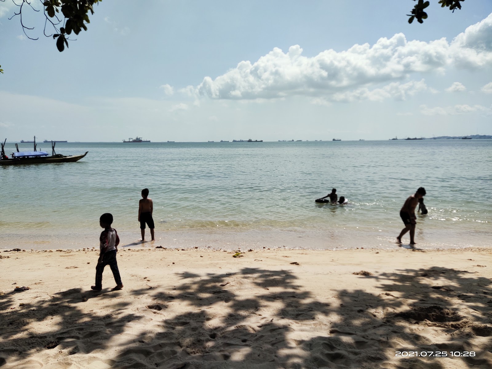 Valokuva Pantai Dangas Patam Lestariista. sisältäen tilava rantaviiva