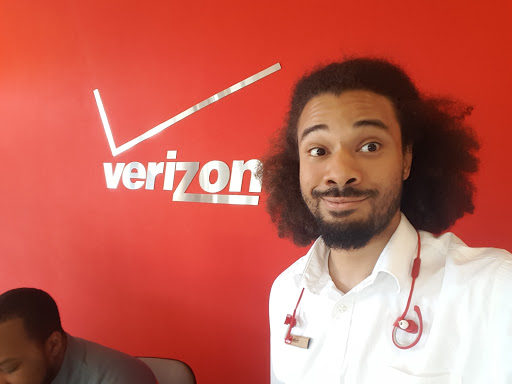 Cell Phone Store «Verizon», reviews and photos, 8919 Woodyard Rd b, Clinton, MD 20735, USA