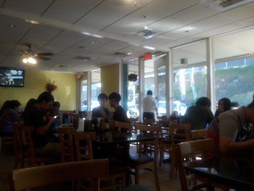 Shopping Mall «Villa Norte Shopping Center», reviews and photos, 3251 Holiday Ct, La Jolla, CA 92037, USA