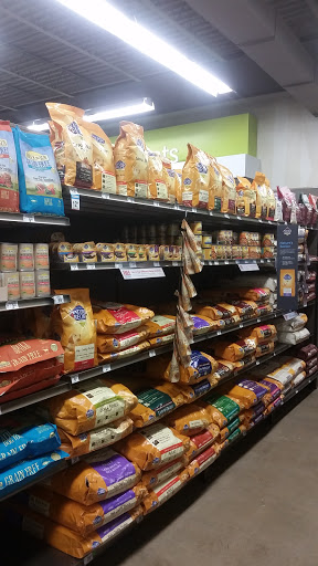 Pet Supply Store «Petco Animal Supplies», reviews and photos, 6885 Southland Dr, Middleburg Heights, OH 44130, USA