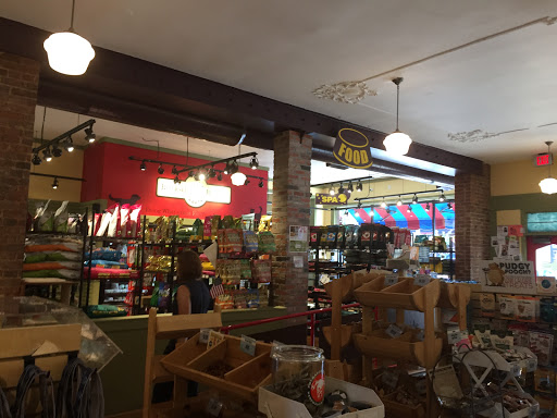 Pet Supply Store «Brookside Barkery & Bath», reviews and photos, 118 W 63rd St, Kansas City, MO 64113, USA