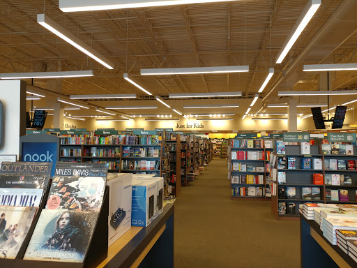 Book Store «Barnes & Noble Booksellers El Paso/Fountains at Farah», reviews and photos, 8889 Gateway Blvd W #120, El Paso, TX 79925, USA