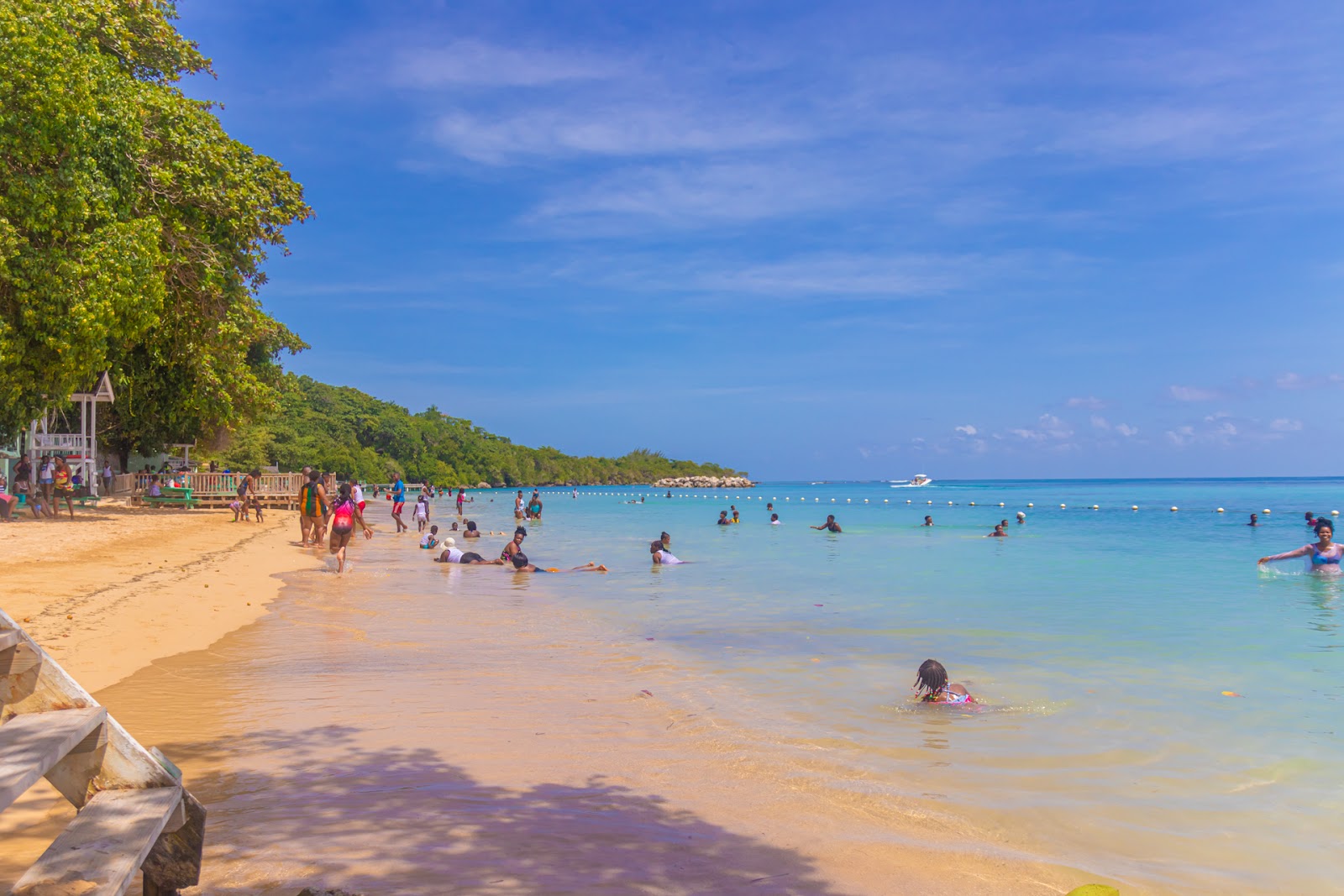Foto von Dunn's River Beach mit feiner beiger sand Oberfläche