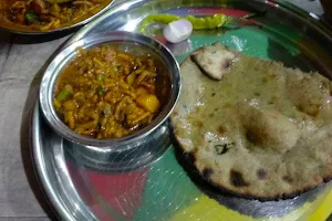 Rajasthani dhaba daloda(bajra roti) image