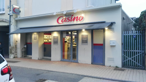 Petit Casino à Communay