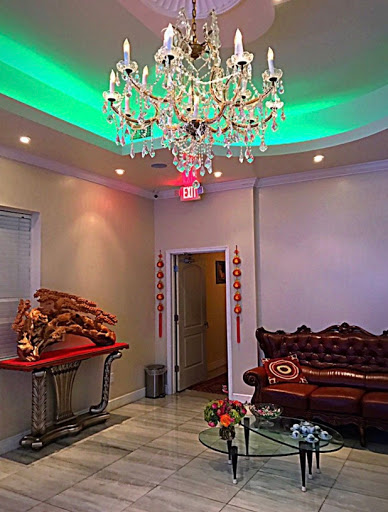 Massage Therapist «Golden Foot Massage & Spa», reviews and photos, 2500 Douglas Rd, Coral Gables, FL 33134, USA