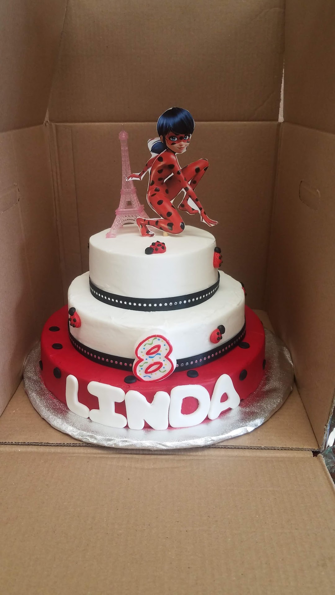 Custom Cakes by Lisa