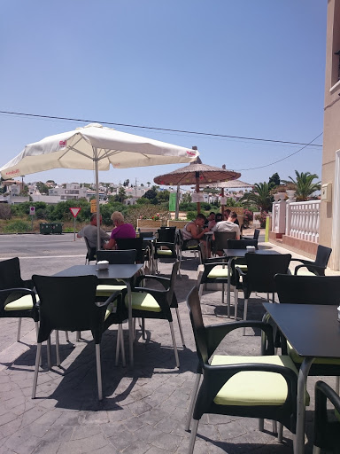 Captain Morgans Bar en San Miguel de Salinas