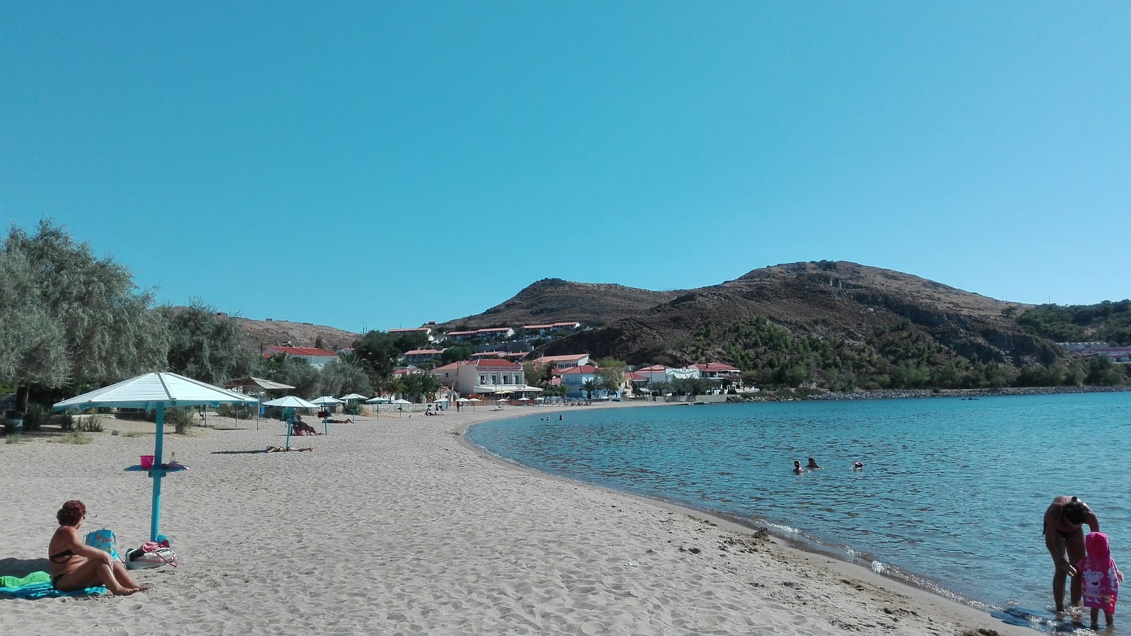 Foto von Maditos beach mit feiner beiger sand Oberfläche