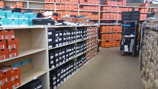 Shoe Store «Famous Footwear», reviews and photos, 1816 Hilliard Rome Rd, Hilliard, OH 43026, USA