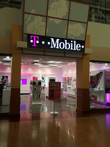 Cell Phone Store «T-Mobile», reviews and photos, 3000 Grapevine Mills Pkwy #105, Grapevine, TX • 76051-2011, USA