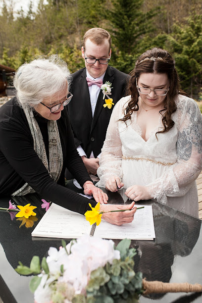Circle Ceremonies - Jane Good Wedding Officiant