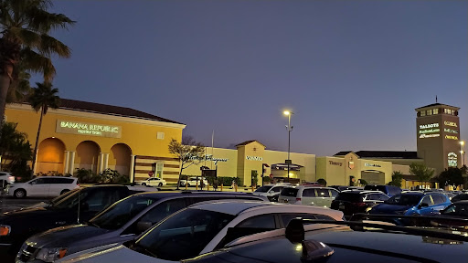 Clothing Store «Banana Republic», reviews and photos, 8200 Vineland Ave, Orlando, FL 32821, USA