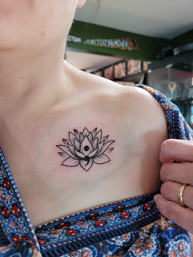 Explore lung tattoo ideas, creative tattoo ideas in Lake Villa, available at Eternal Tiger Tattoo