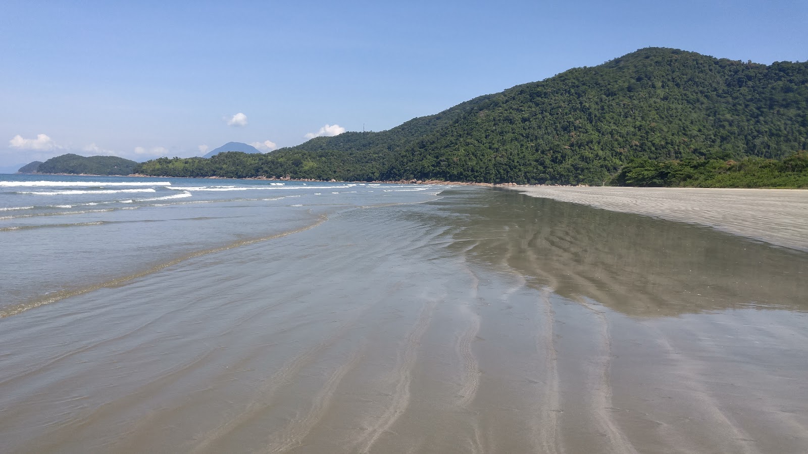 Fotografie cu Plaja Fazenda amplasat într-o zonă naturală