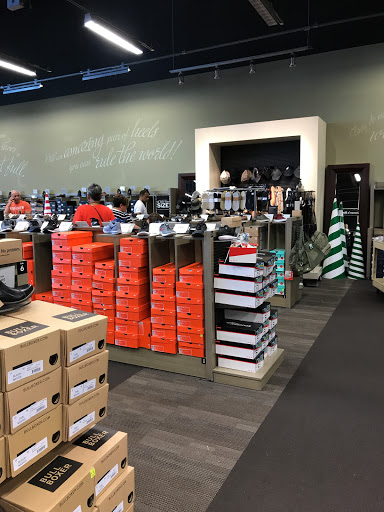 Shoe Store «DSW Designer Shoe Warehouse», reviews and photos, 4401 Lyons Rd, Coconut Creek, FL 33073, USA
