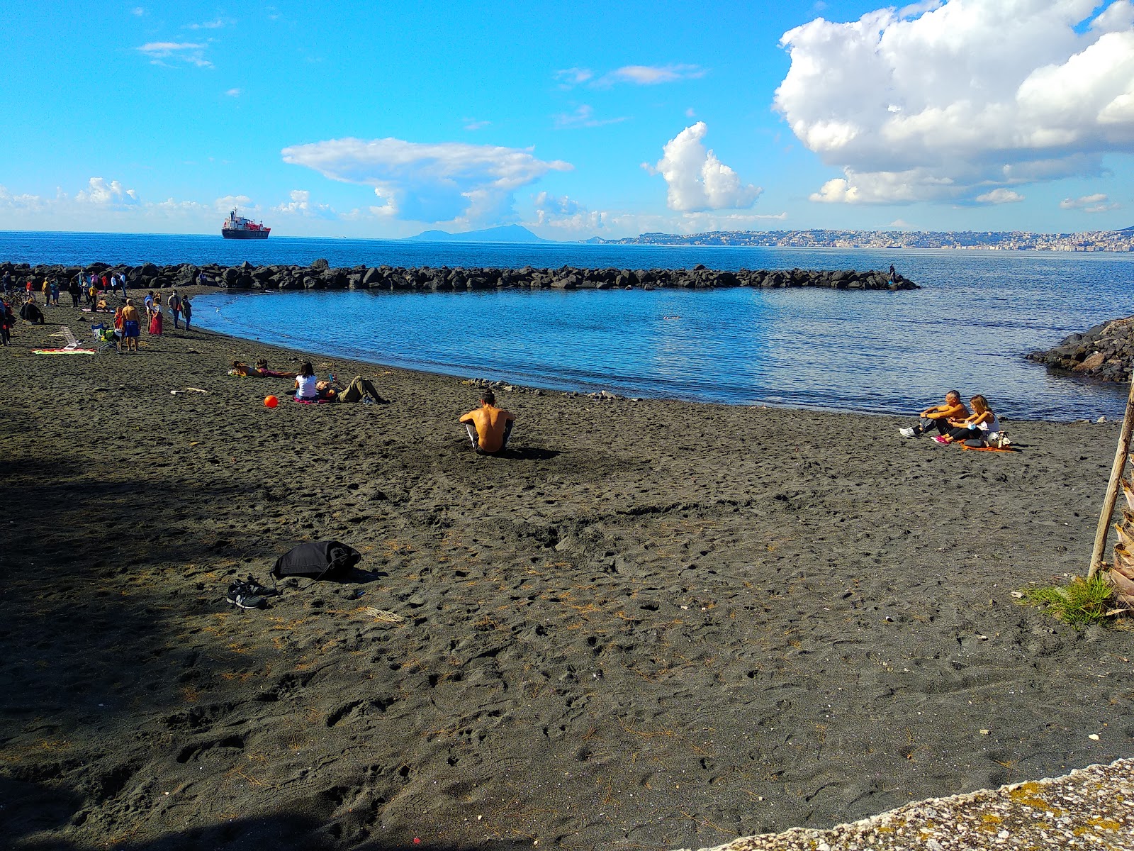 Φωτογραφία του Spiaggia Delle Mortelle με γκρίζα άμμος επιφάνεια