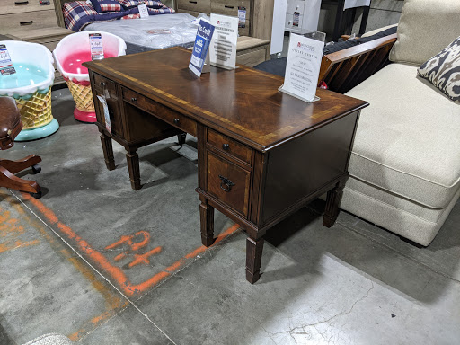 Furniture Store «Muenchens Furniture», reviews and photos, 5005 Cincinnati Brookville Rd, Hamilton, OH 45013, USA