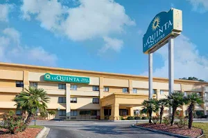 La Quinta Inn & Suites by Wyndham Savannah Southside image