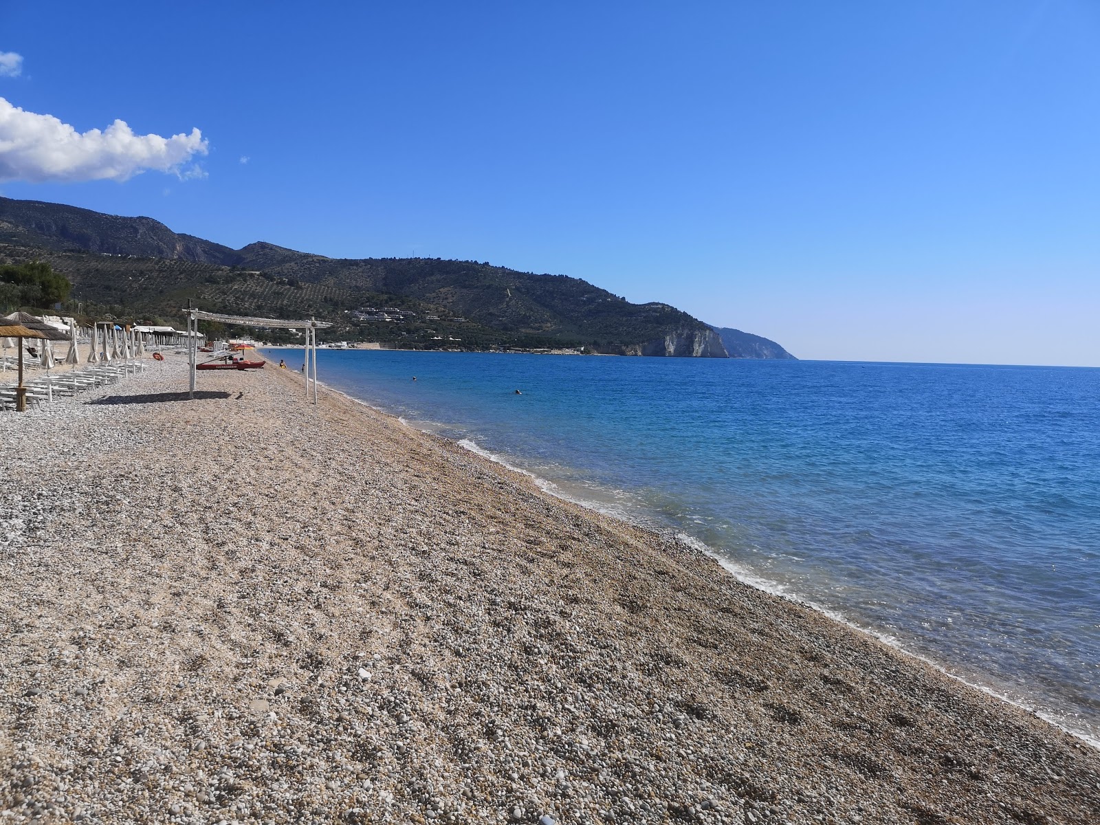 Foto af Spiaggia di Piana di Mattinata med lang lige kyst