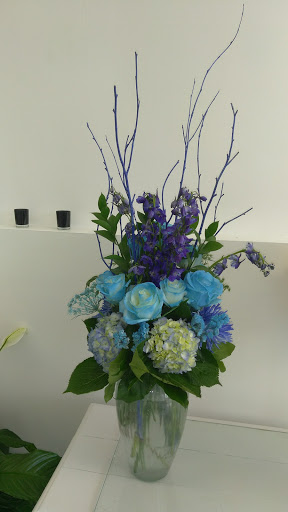 Florist «Plump Chicago Flower Shop», reviews and photos, 411 E Oakwood Blvd, Chicago, IL 60653, USA