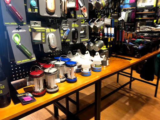 Clothing Store «Eddie Bauer Outlet», reviews and photos, 18501 Outlet Blvd #300, Chesterfield, MO 63005, USA