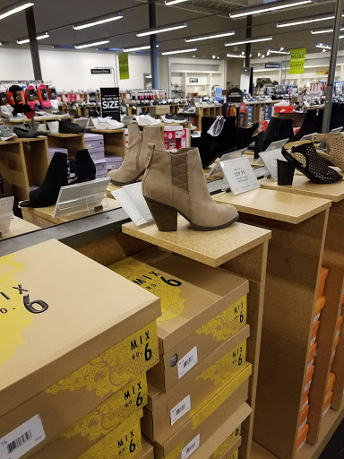 Shoe Store «DSW Designer Shoe Warehouse», reviews and photos, 1595 CT-71, Farmington, CT 06032, USA