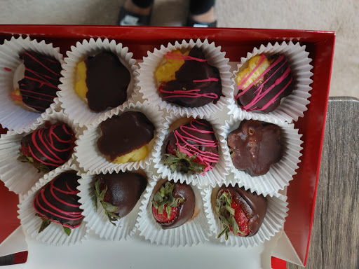 Gift Shop «Edible Arrangements», reviews and photos, 107 N Bluff Rd, Collinsville, IL 62234, USA